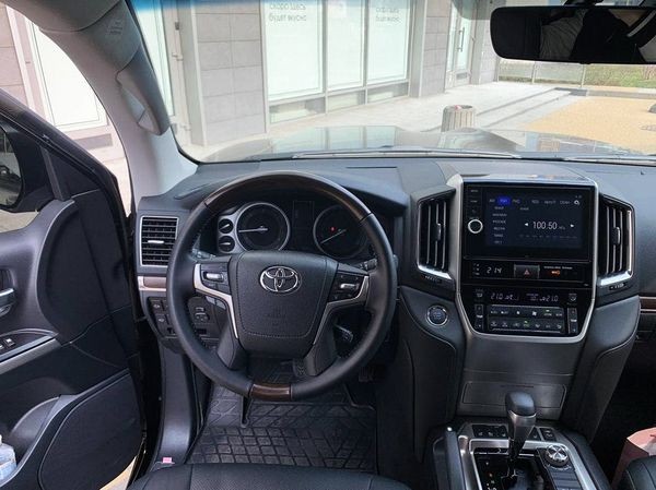 256 Toyota Land Cruiser 200 черная авто на свадьбу 3RaP