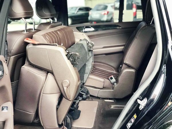 321 Внедорожник джип Mercedes-Benz GLS 2019 без водителя jv1a