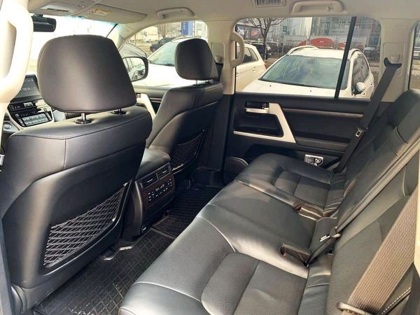 256 Toyota Land Cruiser 200 черная авто на свадьбу 3RaP