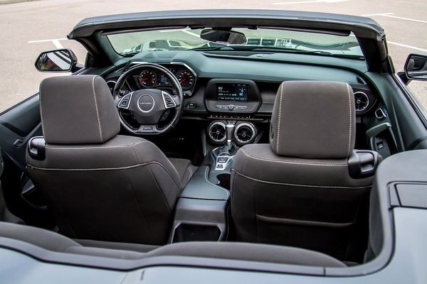271 CHEVROLET CAMARO черный без водителя l99J