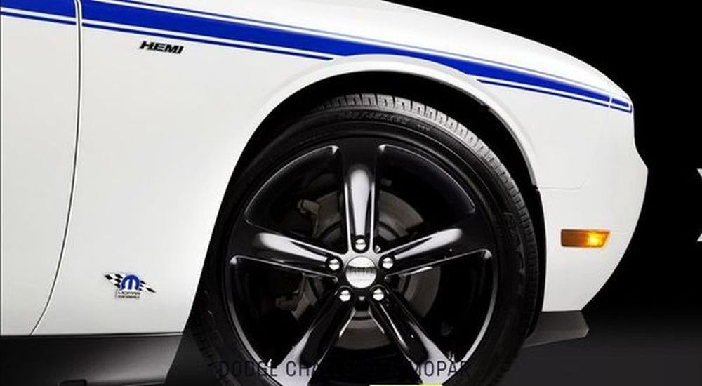 371 Тест драйв Dodge Challenger Mopar Edition белый jMYx