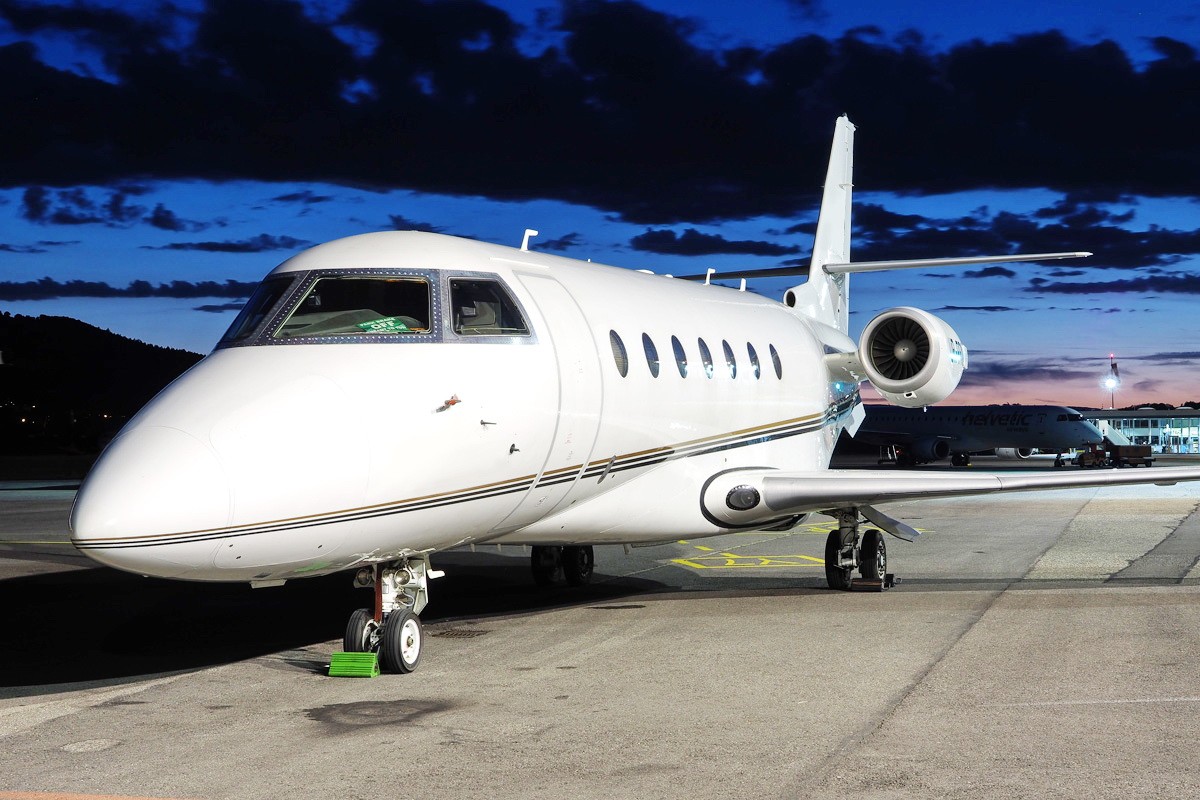 Gulfstream G200 частный самолет 3mWv