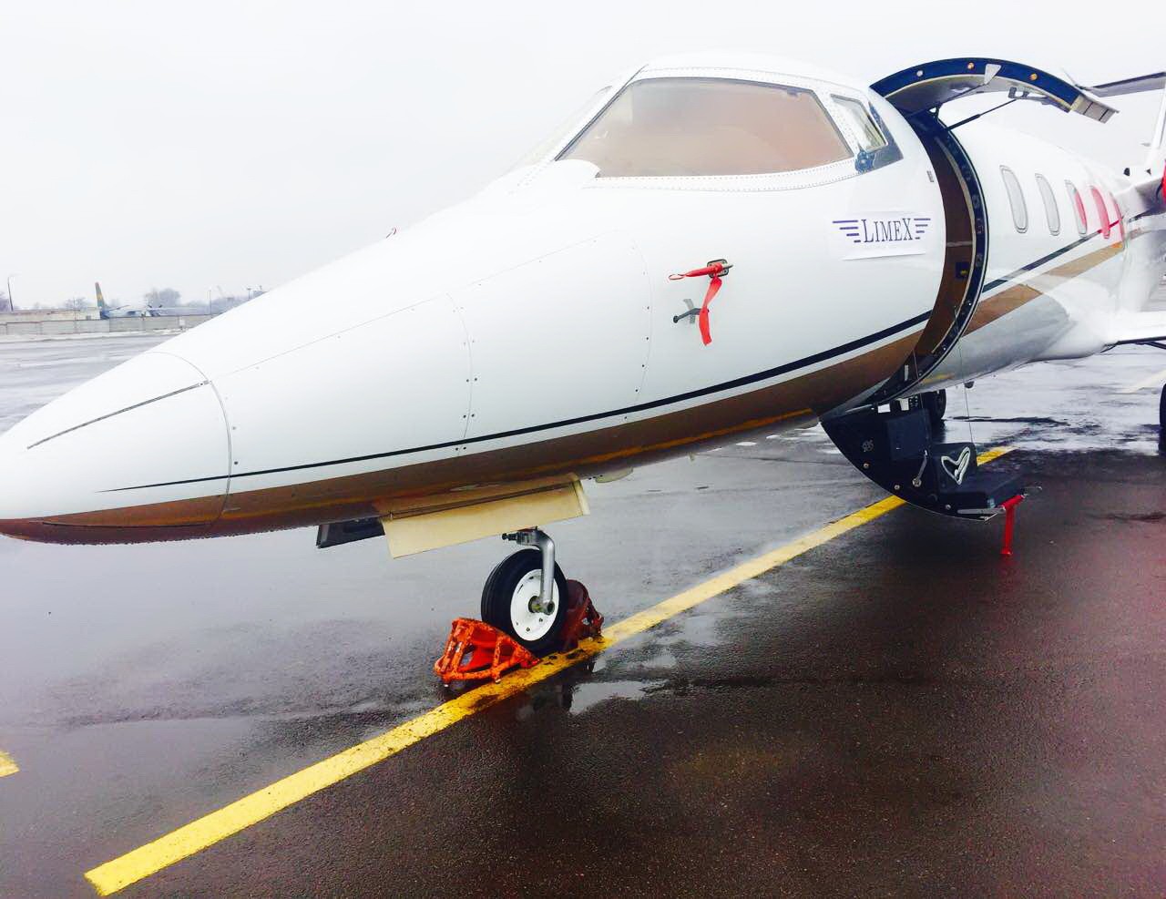 BOMBARDIER LEARJET 60 XR частный самолет ladp
