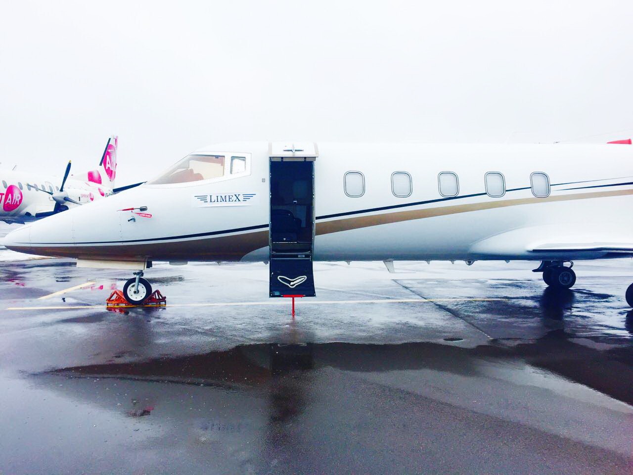 BOMBARDIER LEARJET 60 XR частный самолет ladp