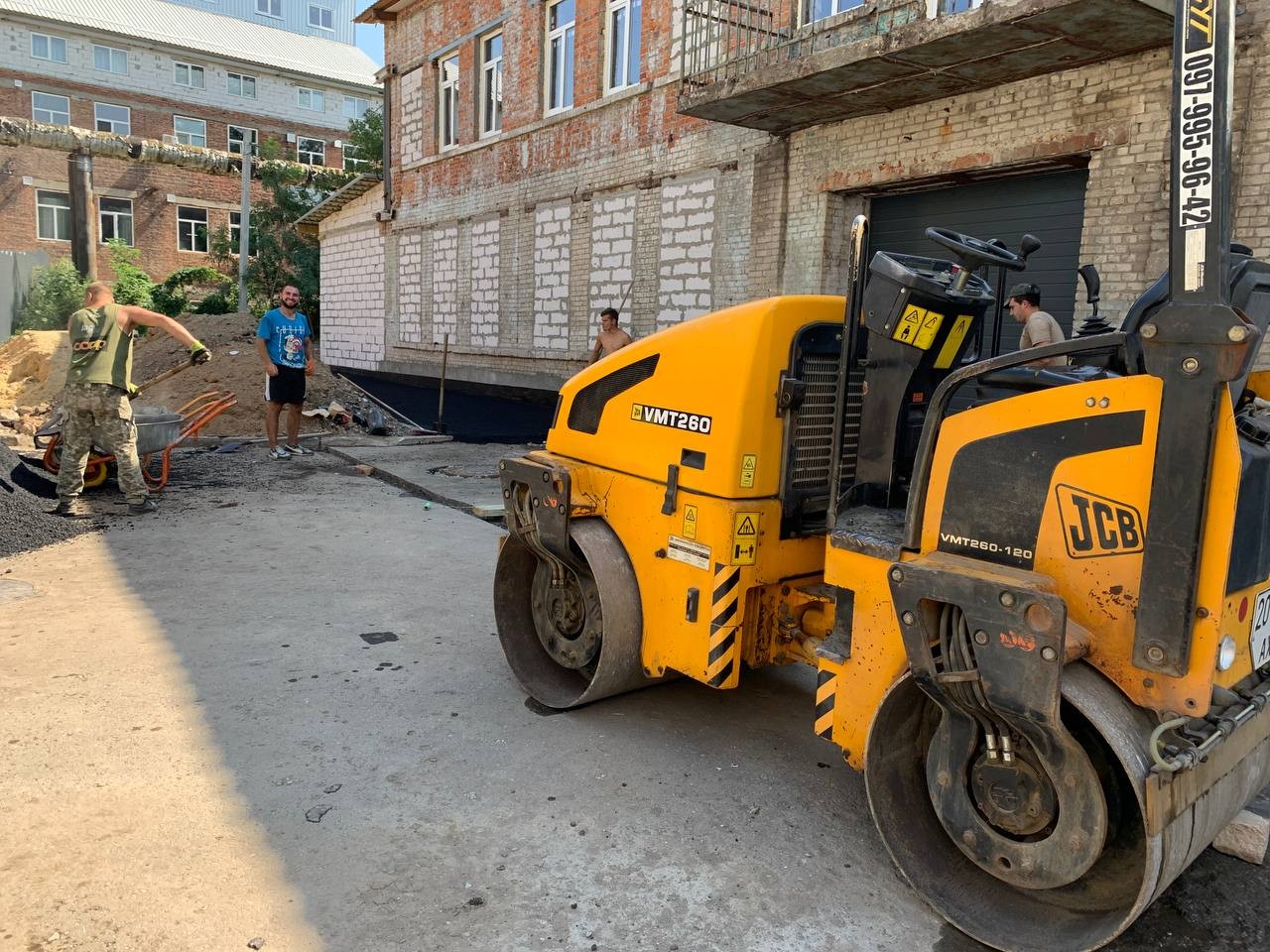 Услуги катка дорожного вибрационного JCB 2YrO
