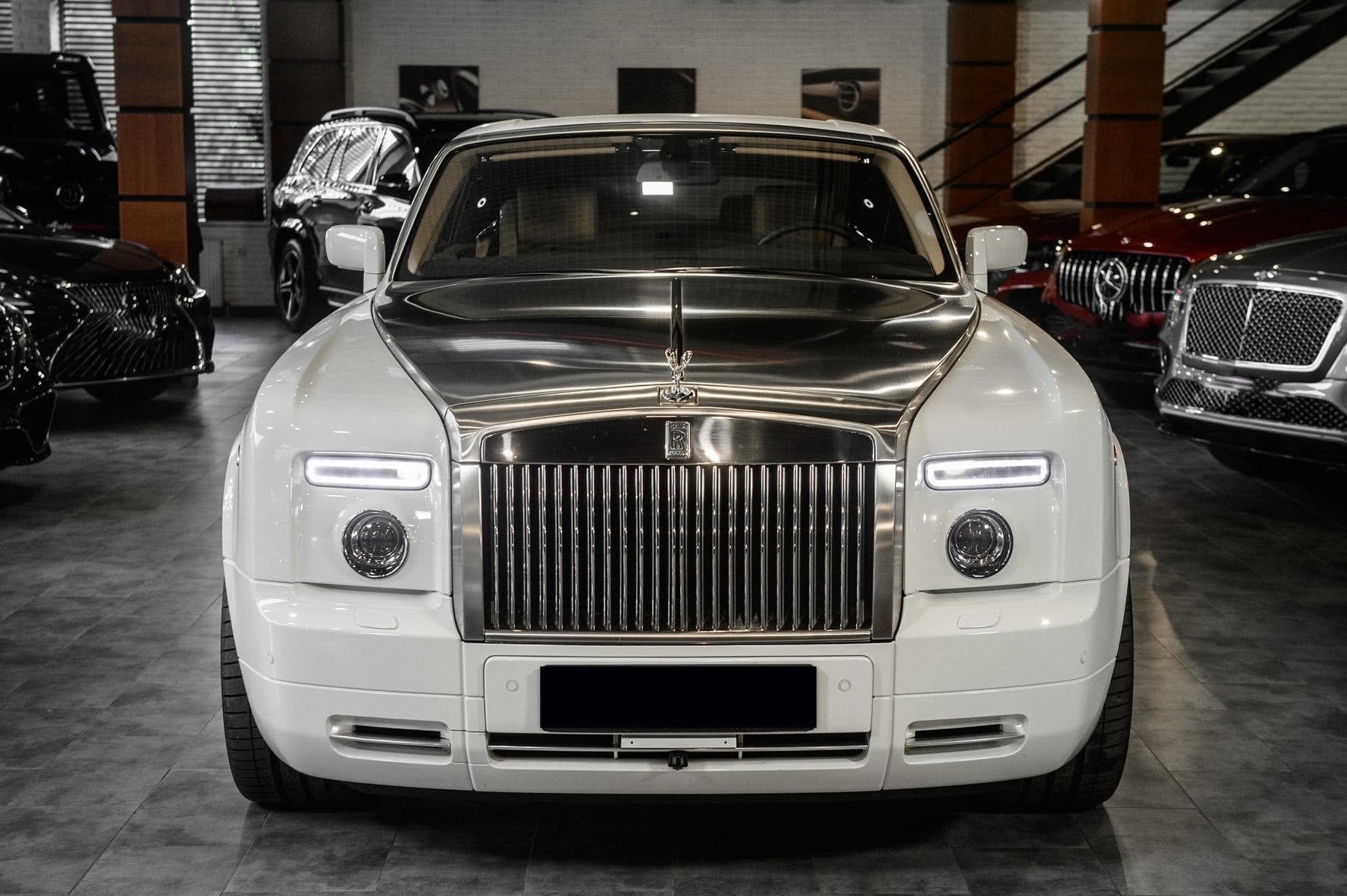 Rolls-Royce Phantom Coupe белого цвета 2dNK