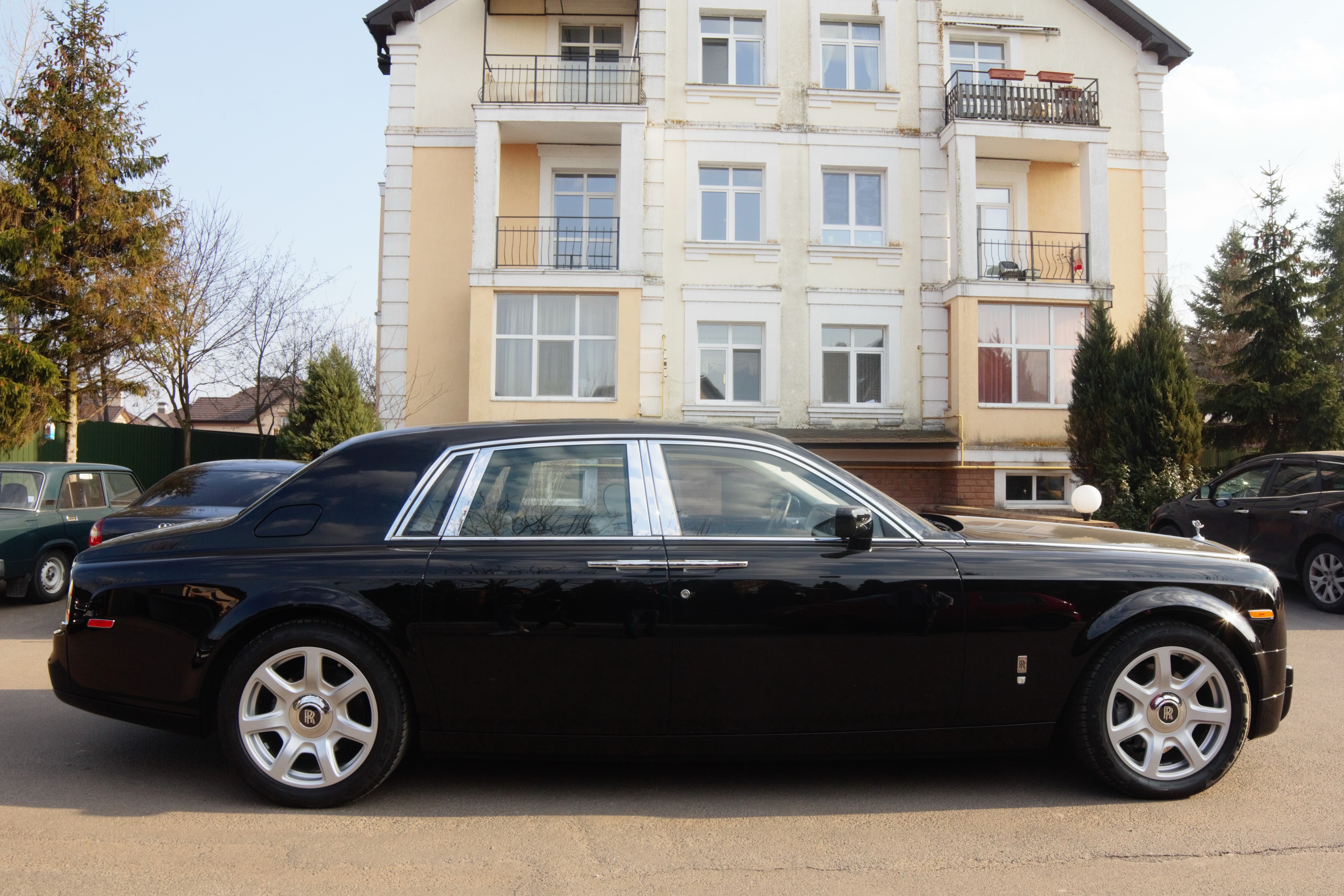 Ролс Ройс Фантом черного цвета Rolls-Royce Phantom 277b