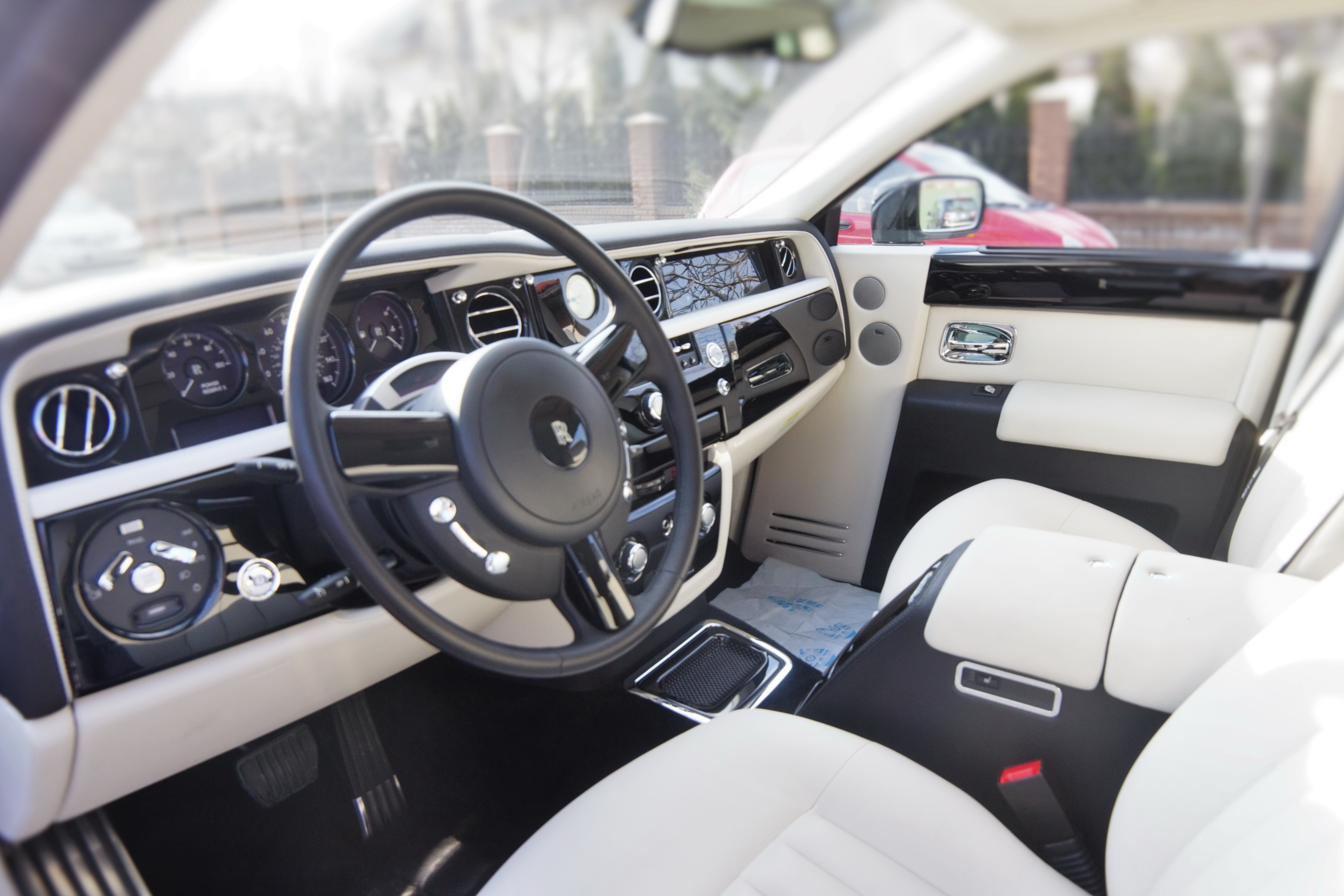 Ролс Ройс Фантом черного цвета Rolls-Royce Phantom 277b