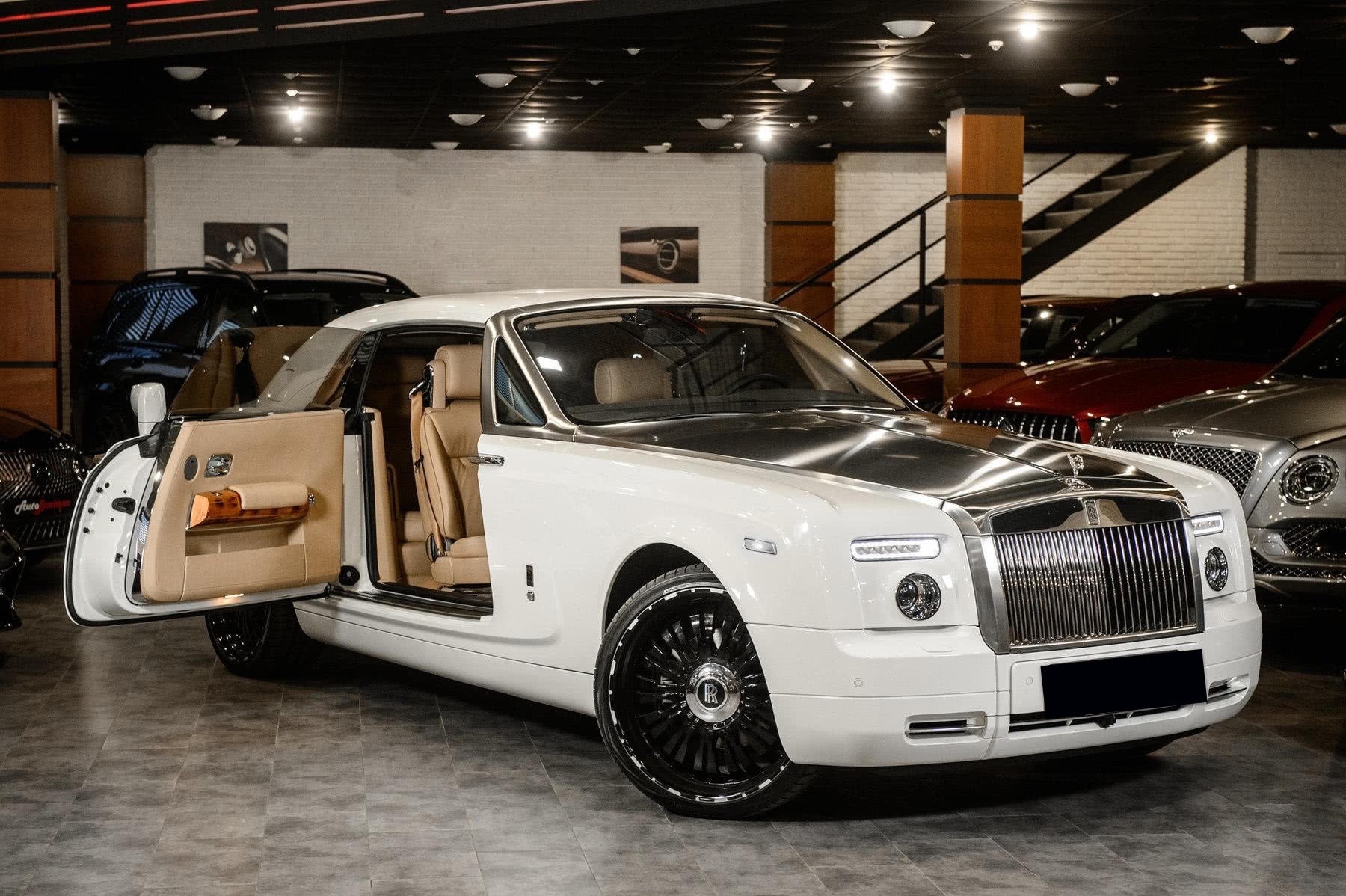 Rolls-Royce Phantom Coupe белого цвета 2dNK