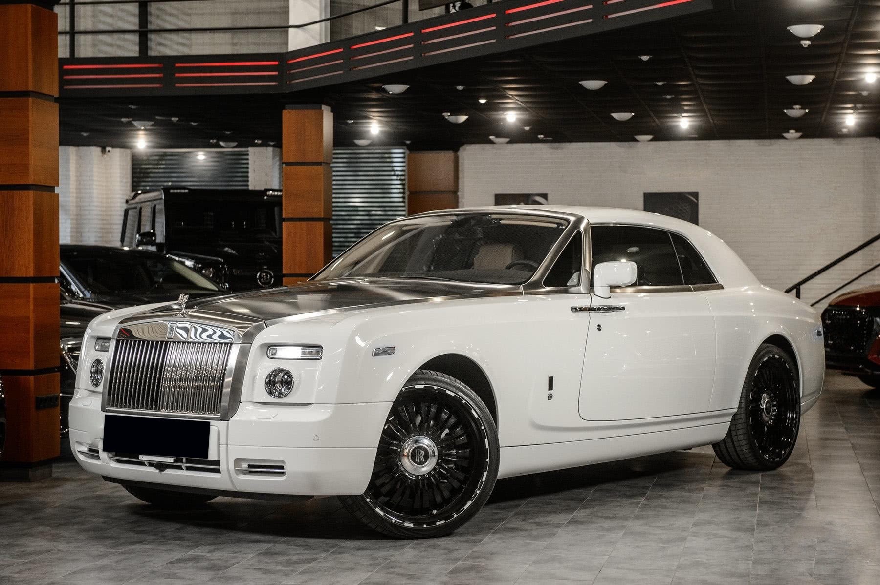 Rolls-Royce Phantom Coupe белого цвета 2dNK