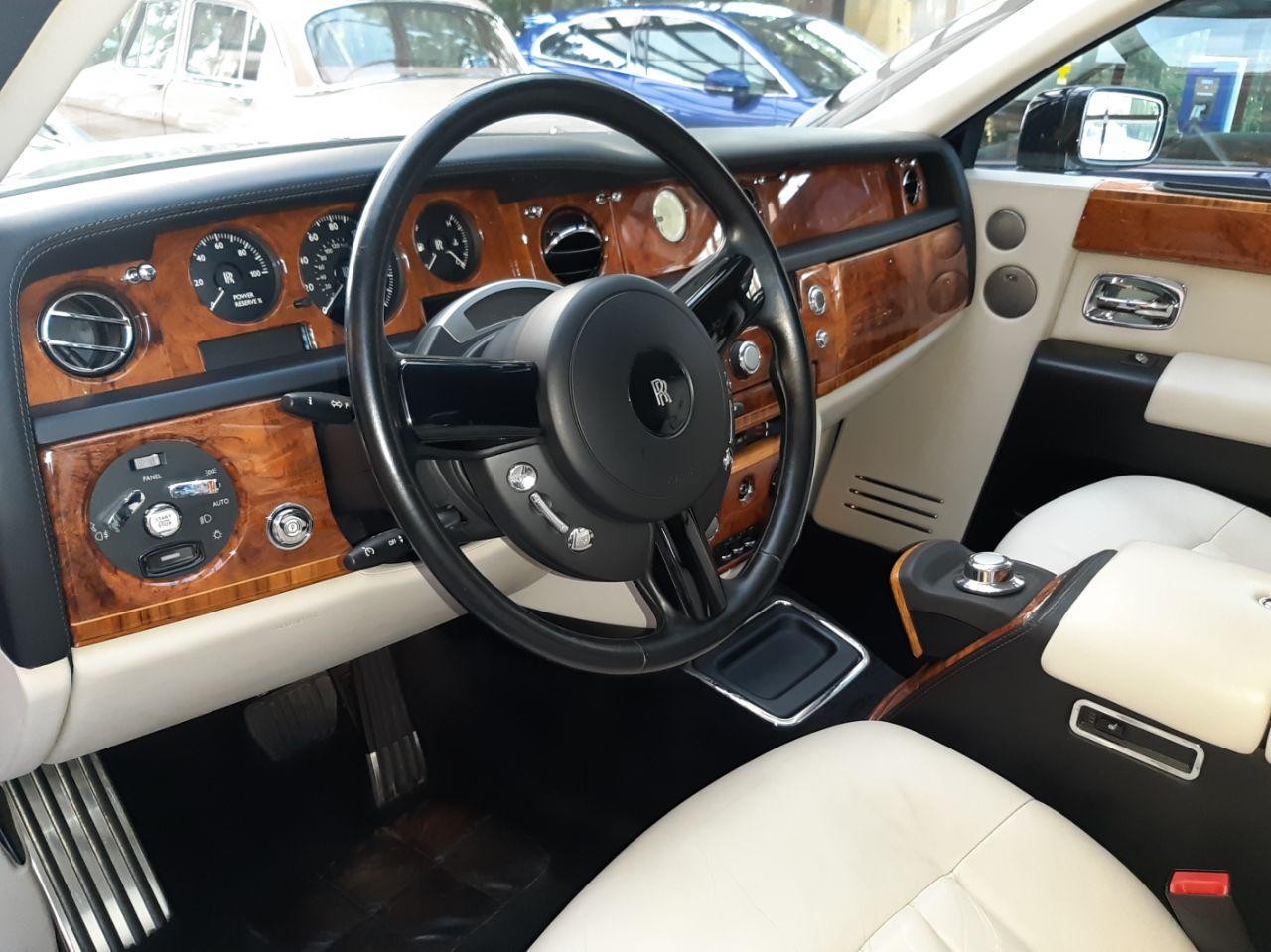 Rolls-Royce Phantom с водителем 30pz