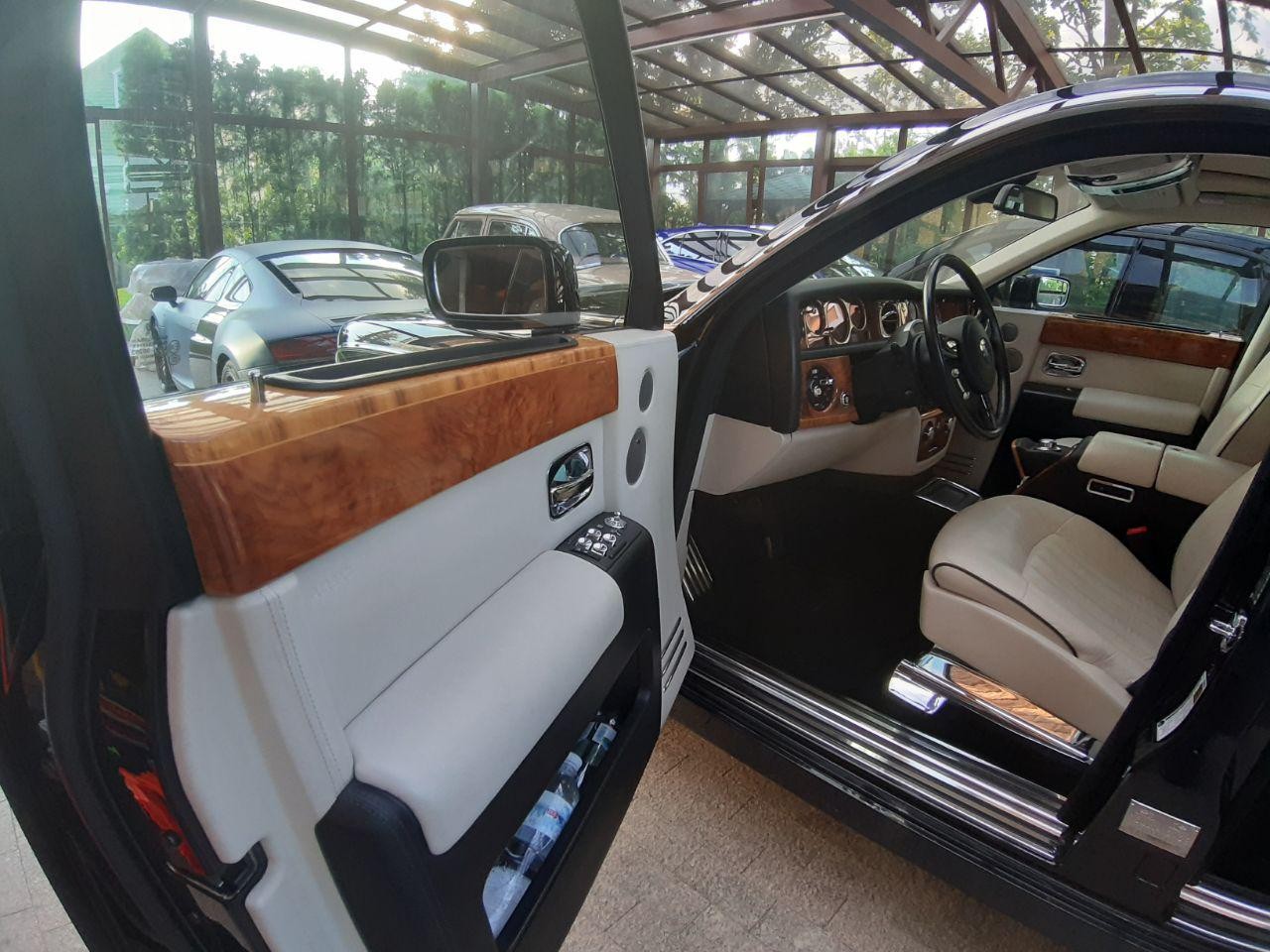 Rolls-Royce Phantom с водителем 30pz