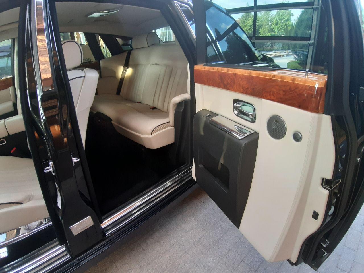 Rolls-Royce Phantom с водителем 30pz