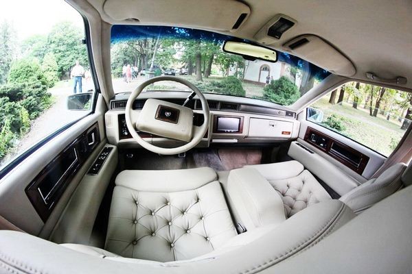 218 Ретро авто Cadillac Fleetwood белый на свадьбу 2NOq