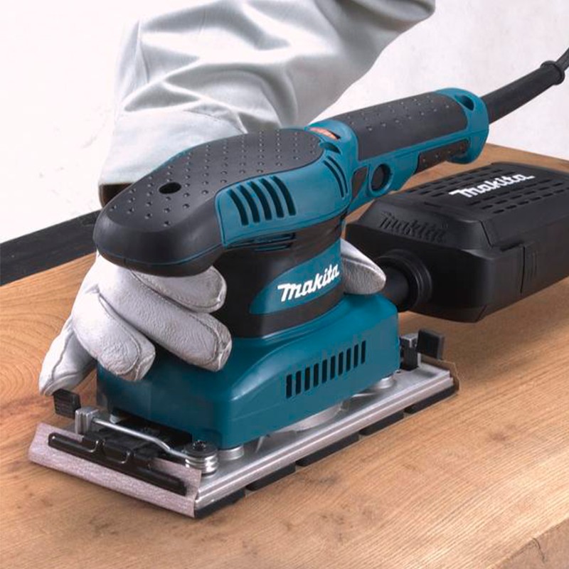 Виброшлифовальная машина Makita Рабочая поверхность	93 x 185 мм j817