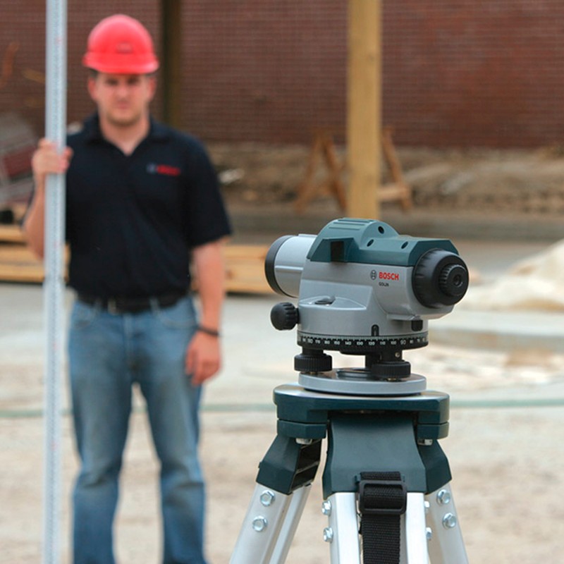 Нивелир оптический Bosch GOL 26D, Точность нивелирования +/- 1,6мм Увеличение 26Х 1qpV