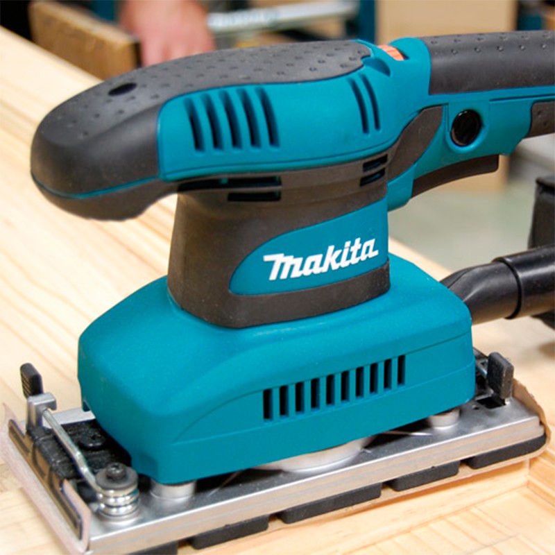 Виброшлифовальная машина Makita Рабочая поверхность	93 x 185 мм qemm