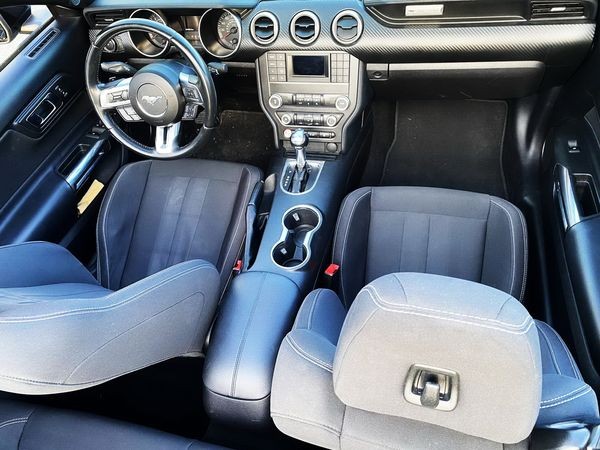 071 Ford Mustang GT серый кабриолет без водителя 3rdL