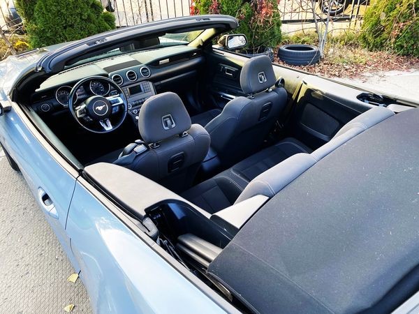 071 Ford Mustang GT серый кабриолет без водителя 3rdL