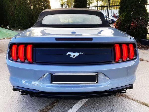 071 Ford Mustang GT серый кабриолет без водителя 3rdL
