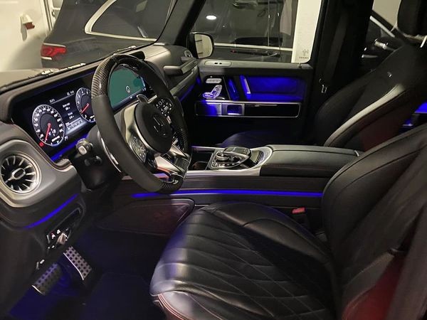 132 Mercedes-Benz G63 AMG G-Manufaktur 2020 без водителя jex6