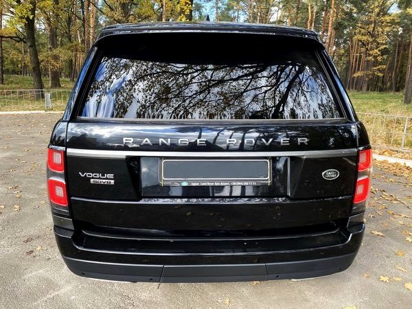 224 Range Rover Vogue 4,4d черный авто на свадьбу 2n96