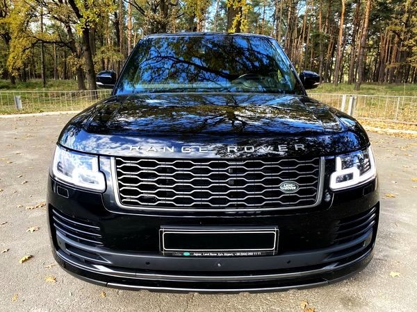 224 Range Rover Vogue 4,4d черный без водителя 2J7A