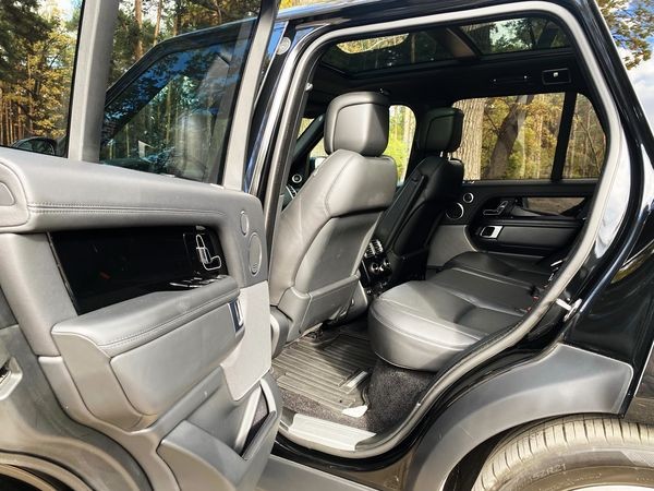 224 Range Rover Vogue 4,4d черный авто на свадьбу 2n96