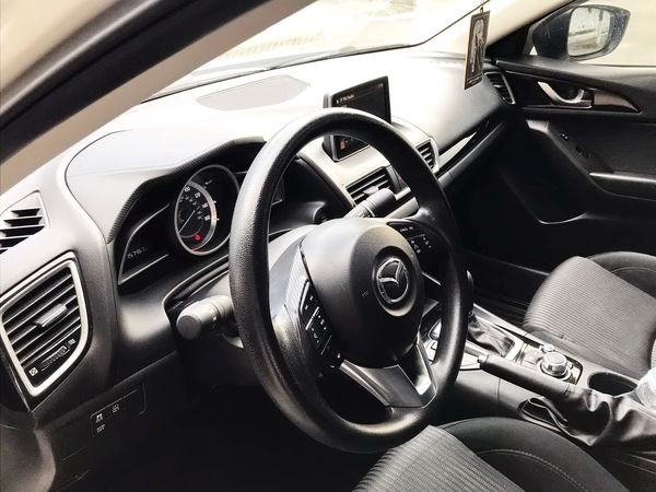 233 Mazda 3 белая авто на свадьбу mdmk