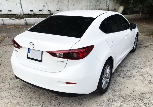 233 Mazda 3 белая авто на свадьбу mdmk