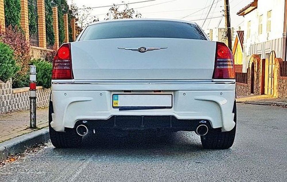 127 Chrysler 300C белый 36LX