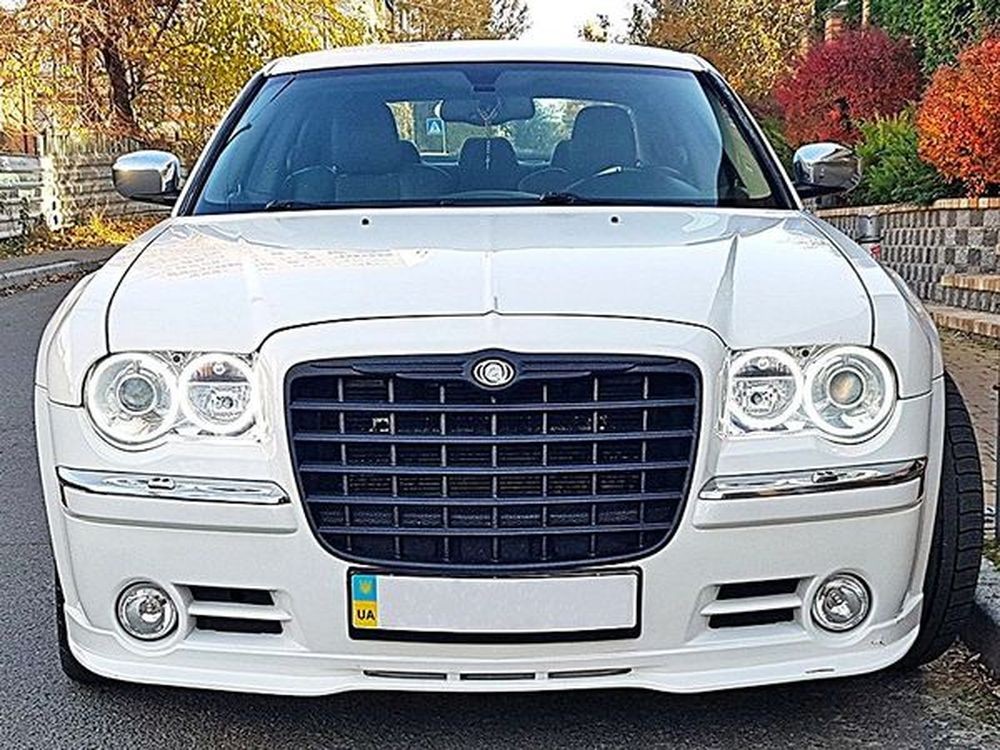 127 Chrysler 300C белый 36LX