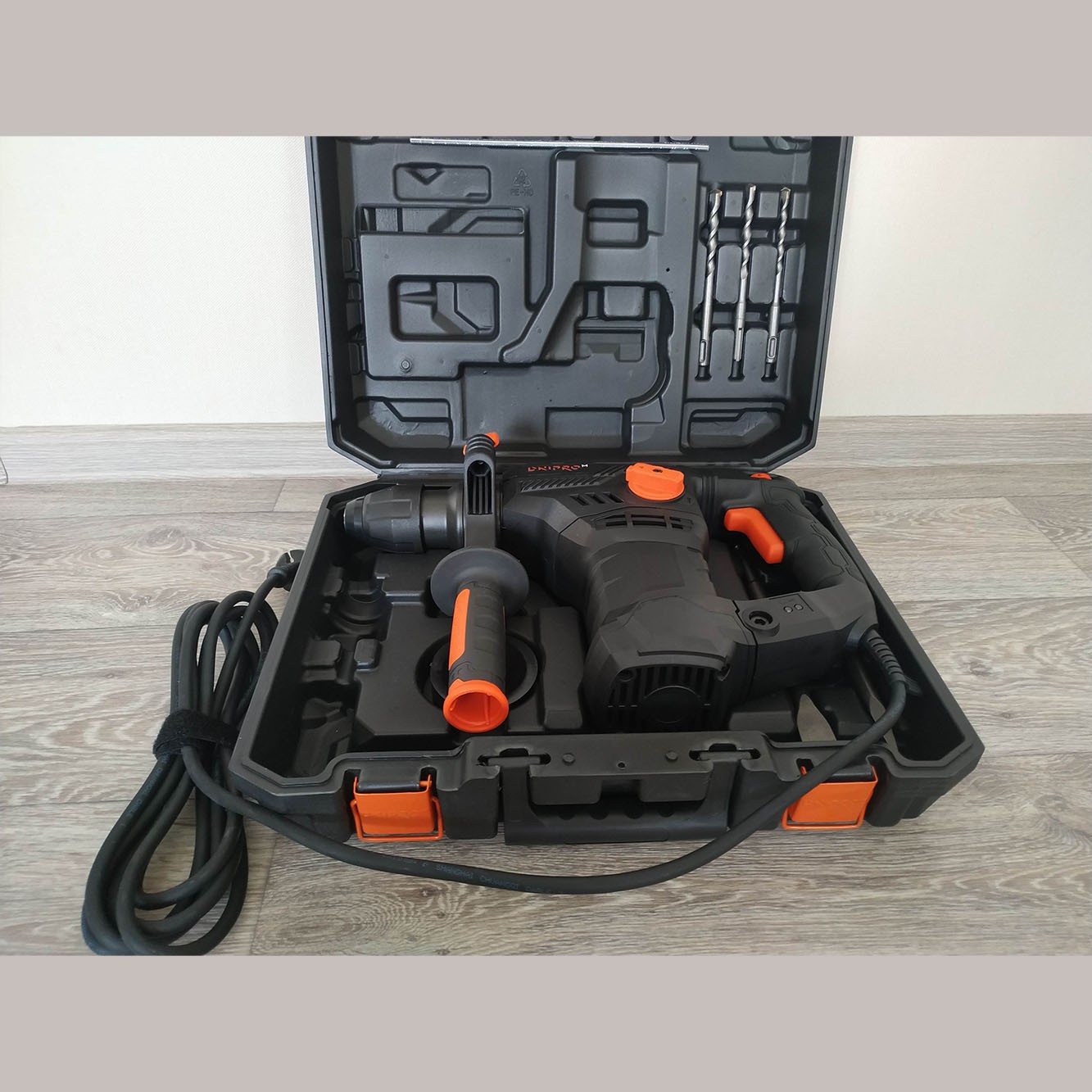 Перфоратор Dnipro-M 1800W Wn4O