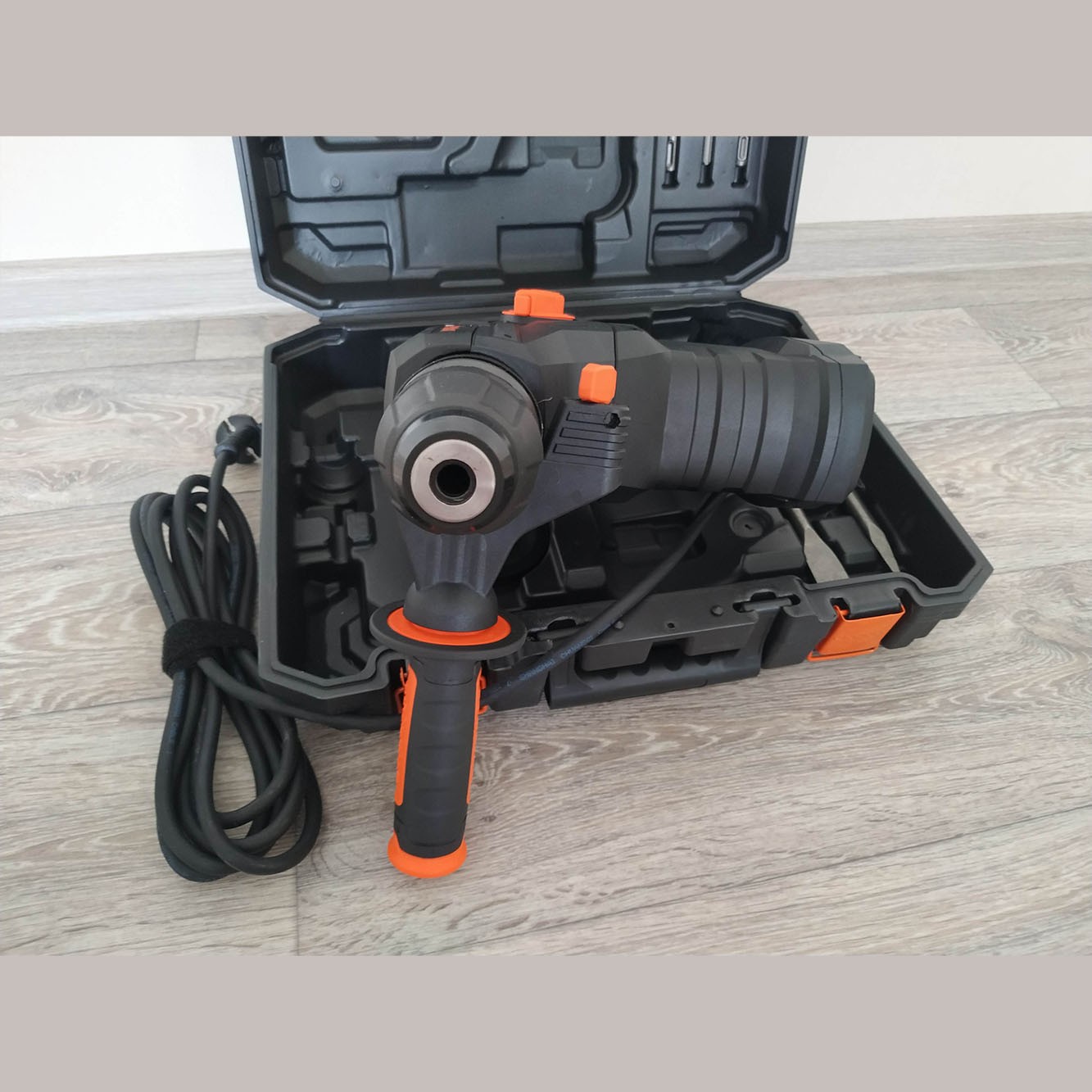 Перфоратор Dnipro-M 1800W Wn4O
