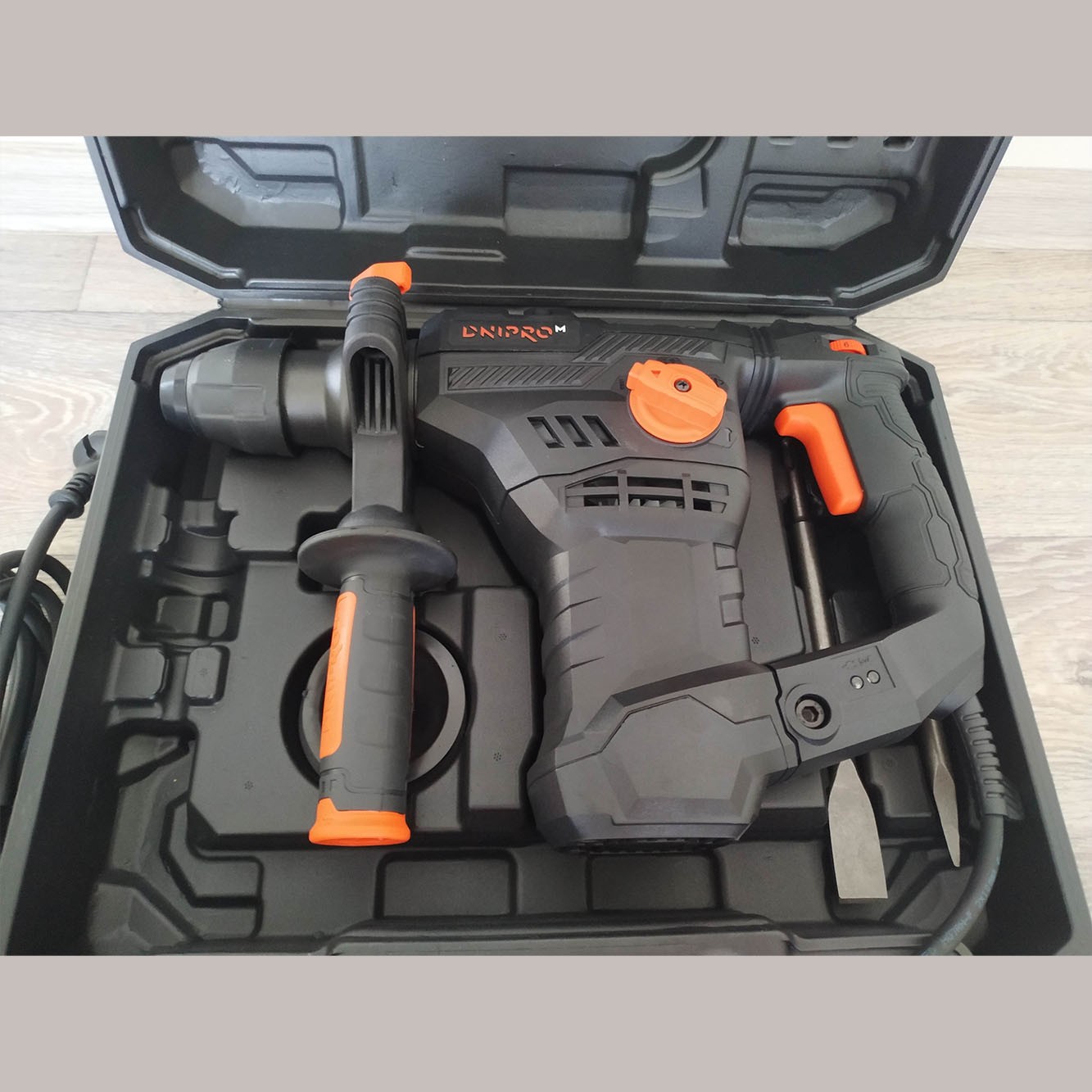 Перфоратор Dnipro-M 1800W Wn4O