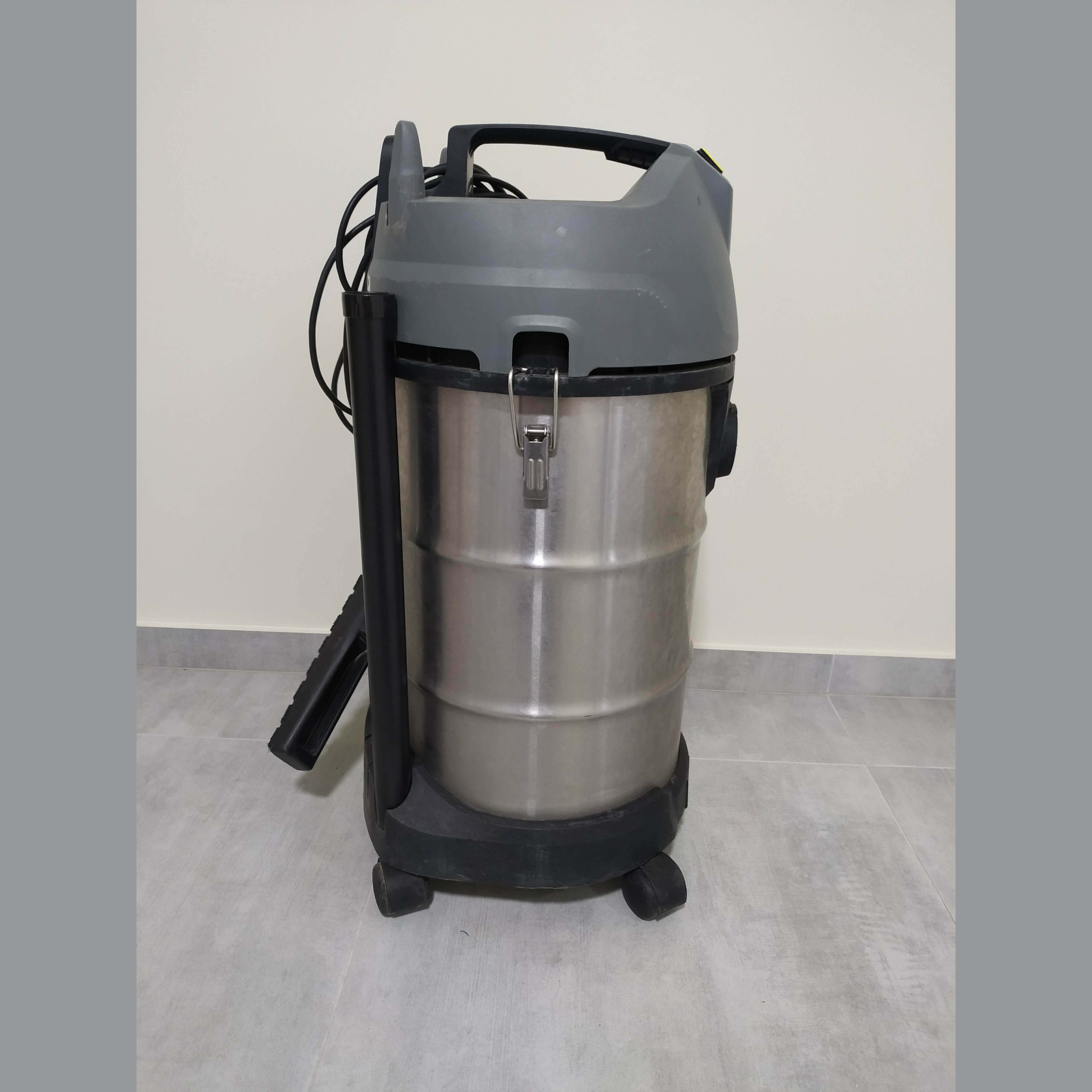 Промышленный строительный пылесос Karcher NT38/1 ddyw