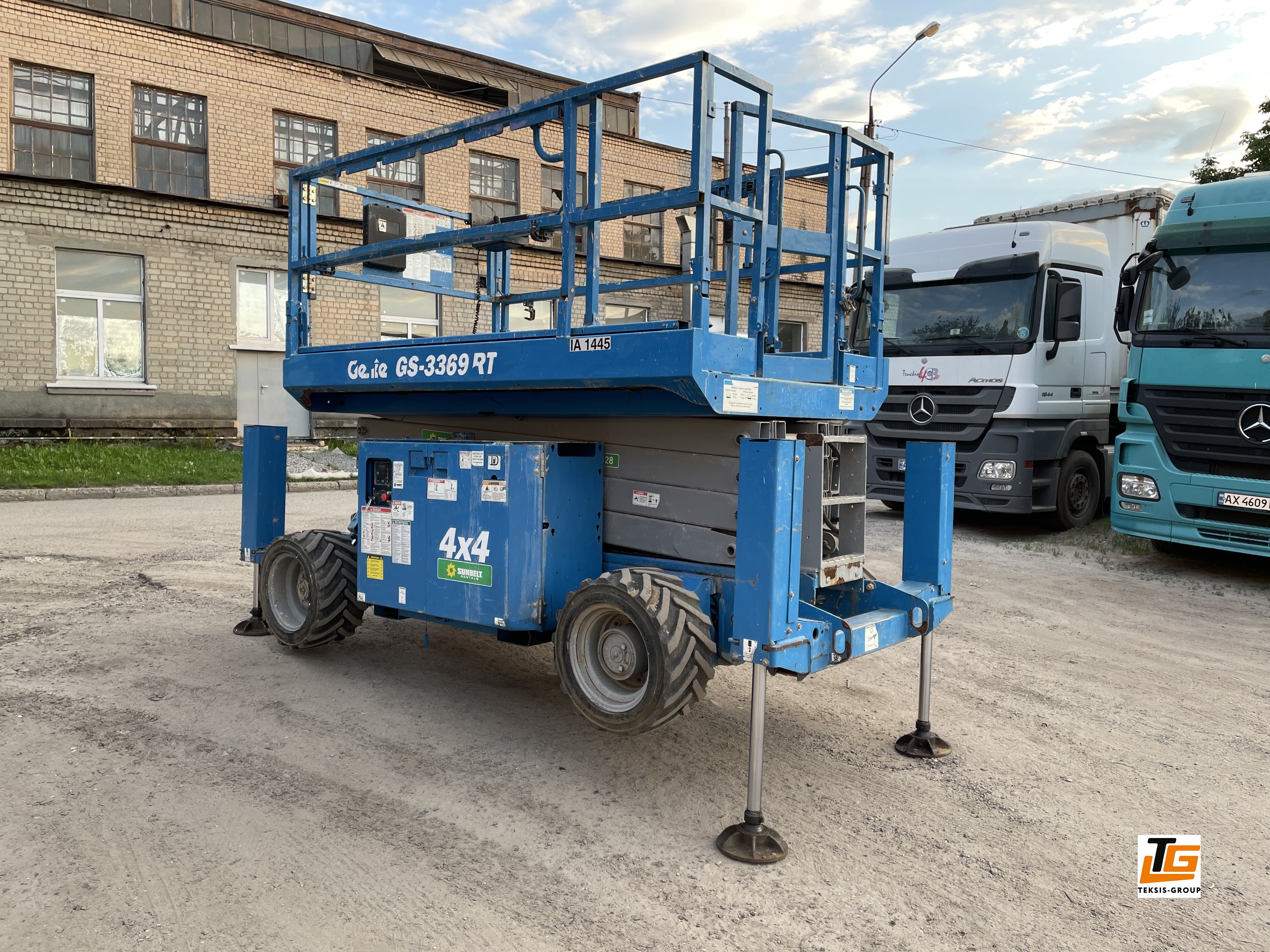 Ножничний підйомник 12 м 4х4 GENIE GS-3369RT (дизель) K0g6