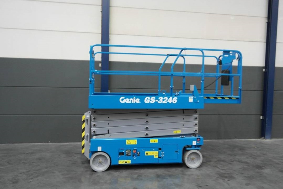 Ножничний підйомник 12 м GENIE GS-3246 (електро) WnaO