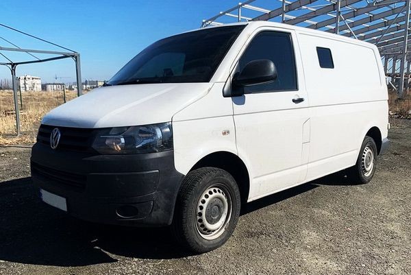 401 Микроавтобус Volkswagen T6 белый бронированный с водителем YZKW