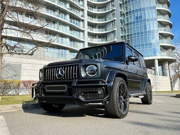 244 Внедорожник MERCEDES G63 AMG с водителем jyp2