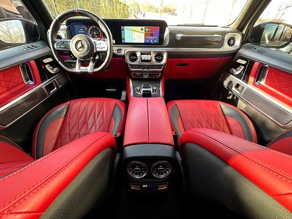 244 Внедорожник MERCEDES G63 AMG с водителем jyp2