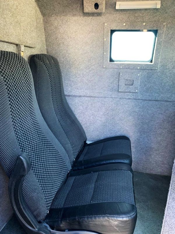 401 Микроавтобус Volkswagen T6 белый бронированный с водителем YZKW