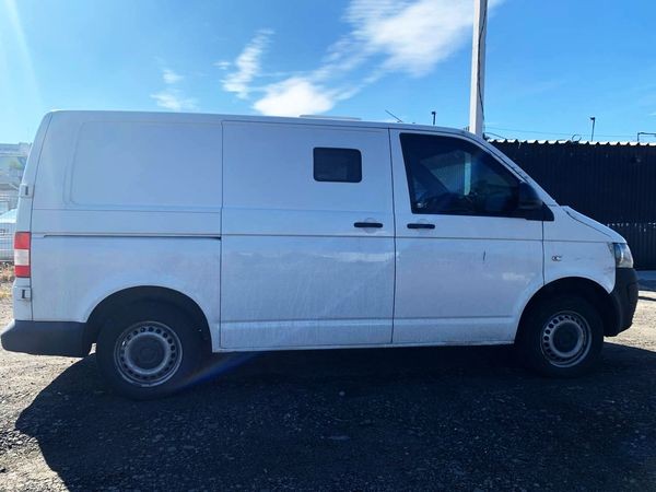 401 Микроавтобус Volkswagen T6 белый бронированный с водителем YZKW