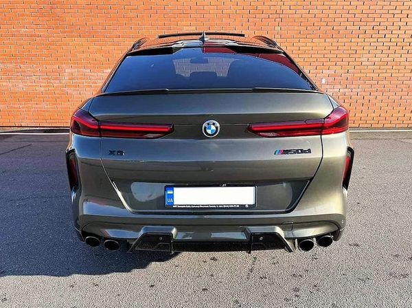 107 BMW X6 M50d джип без водителя AOxW