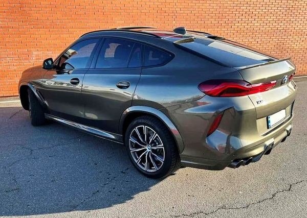 107 BMW X6 M50d джип без водителя AOxW