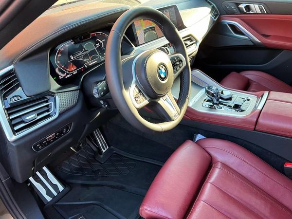 107 BMW X6 M50d джип без водителя AOxW
