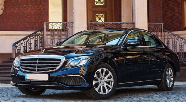 102 Mercedes-Benz W213 E класса авто на свадьбу 3van