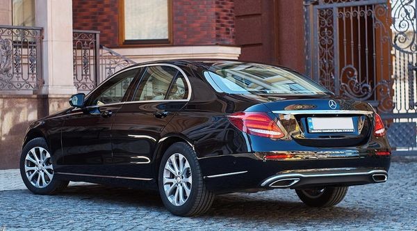 102 Mercedes-Benz W213 E класса авто на свадьбу 3van