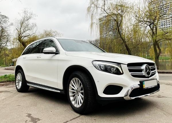 071 Внедорожник Внедорожник Mercedes-Benz GLC 250d белый на свадьбу l9Ex
