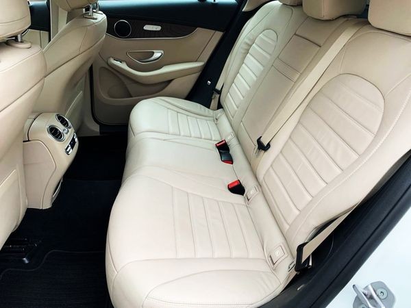 071 Внедорожник Внедорожник Mercedes-Benz GLC 250d белый на свадьбу l9Ex